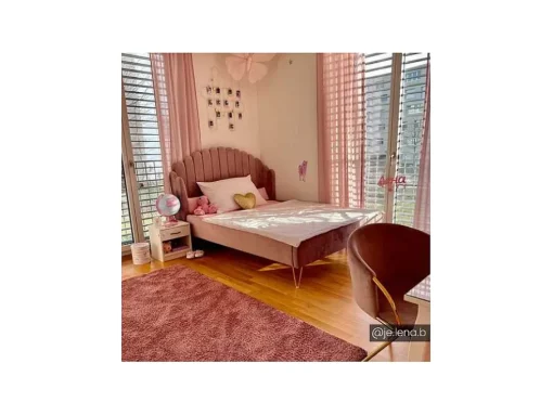 Bed Met Glooiend Hoofdeinde - 140 X 190 Cm - Fluweel - Oud Roze - Sagali