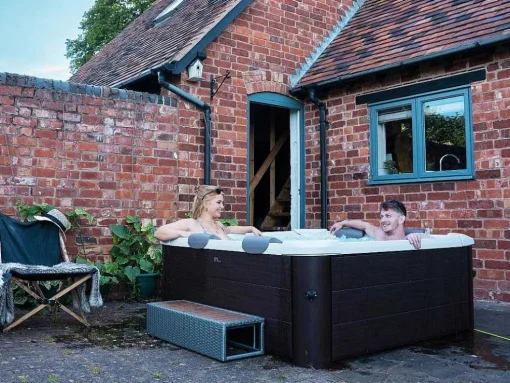 Bruine Halfharde Spa Met 6 Plaatsen Met Accessoires - 120 Stralen - L160 X B160 X H65 Cm - Makemo Van Mspa