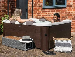 Bruine Halfharde Spa Met 6 Plaatsen Met Accessoires - 120 Stralen - L160 X B160 X H65 Cm - Makemo Van Mspa