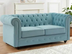 Drie- En Tweezitsbank Van Pastelblauw Velours Chesterfield