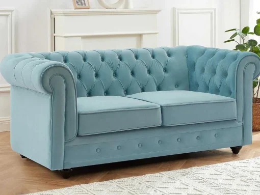 Drie- En Tweezitsbank Van Pastelblauw Velours Chesterfield