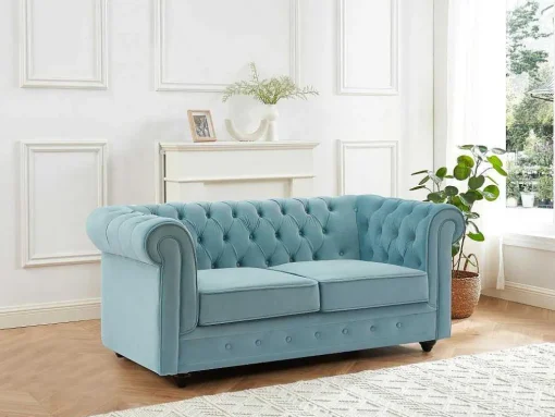 Drie- En Tweezitsbank Van Pastelblauw Velours Chesterfield