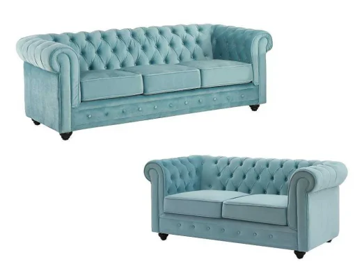 Drie- En Tweezitsbank Van Pastelblauw Velours Chesterfield