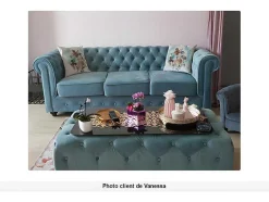 Drie- En Tweezitsbank Van Pastelblauw Velours Chesterfield