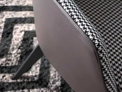 Gestoffeerde Armstoel In Houndstooth Stof 5011 Angel Cerda