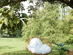 Hangstoel Van Gevlochten Hars - Rotaneffect Met Witte Kussen - Elioa