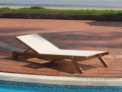 Ligstoel Met Meerdere Standen En Uitschuiftafeltje Tavira Van Acaciahout