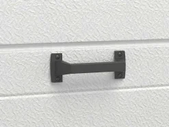 Sectionale Garagedeur Met Gegroefd Effect En Centrale Grijze Loopdeur Met Motor - Noria